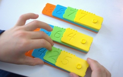 Newmero - klocki matematyczne. Mały zestaw 27 el. Newmero Newmero - klocki matematyczne. Mały zestaw 27 el. Newmero