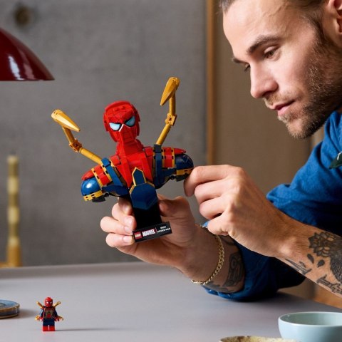 Klocki Super Heroes 76326 Popiersie Iron Spider-Mana Klocki Super Heroes 76326 Popiersie Iron Spider-Mana